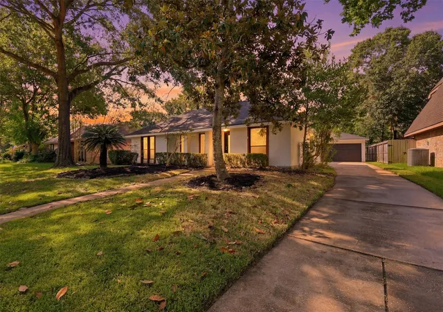 Photo 3 of Single family home for sale at 3714 Hvn Pines Dr, Kingwood, TX 77345 | MLS# 53490527 | Listing updated on 2026-08-21