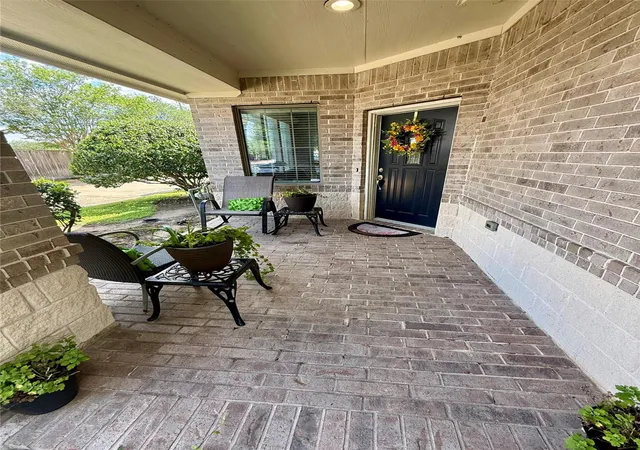 Photo 3 of Townhouse for sale at 2415 Clippers Sq, Houston, TX 77058 | MLS# 64233869 | Listing updated on 2026-09-15