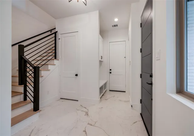 4th image of 816 W 17Th St, Houston, TX 77008 | MLS# 81354398