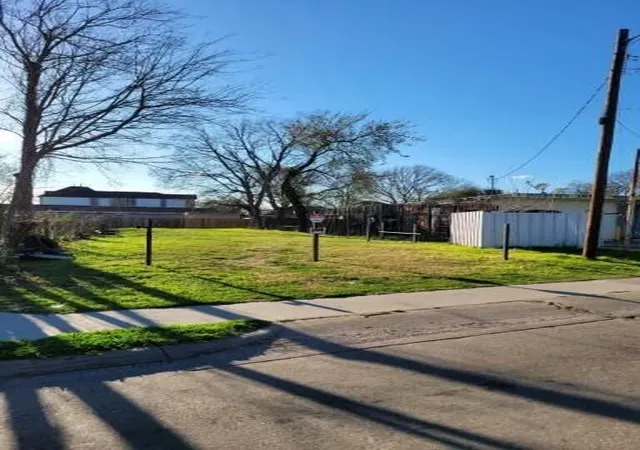 Photo 1 of Land for sale at 8013 N Main St, Houston, TX 77022 | MLS# 65831554 | Listing updated on 2026-09-17
