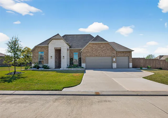 Photo 3 of Single family home for sale at 6014 Henry Hamlet Dr, Conroe, TX 77304 | MLS# 35791508 | Listing updated on 2026-09-19