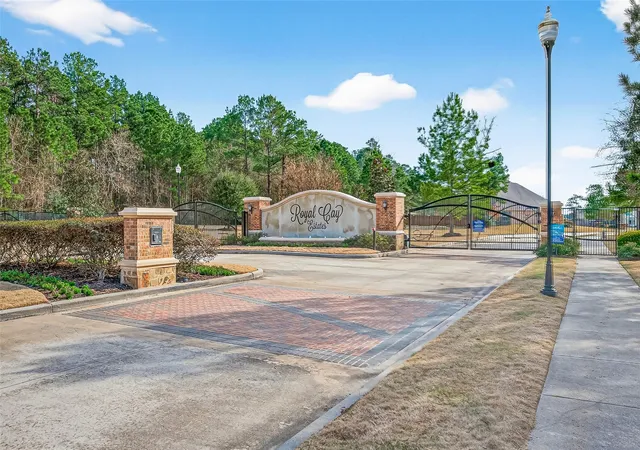 Photo 3 of Single family home for sale at 6014 Henry Hamlet Dr, Conroe, TX 77304 | MLS# 35791508 | Listing updated on 2026-09-19