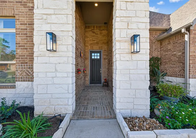 Photo 4 of Single family home for sale at 6014 Henry Hamlet Dr, Conroe, TX 77304 | MLS# 35791508 | Listing updated on 2026-09-19