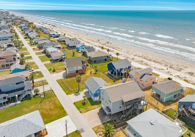 Photo 4 of Single family home for sale at 13037 John Reynolds Rd, Galveston, TX 77554 | MLS# 66629927 | Listing updated on 2026-06-13