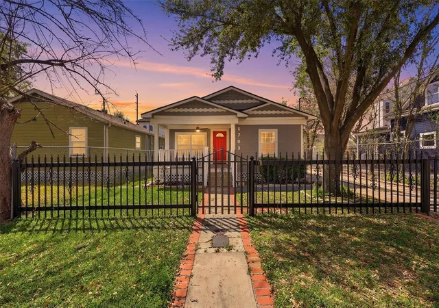 1st image of 1703 Ovid St, Houston, TX 77007 | MLS# 98496832