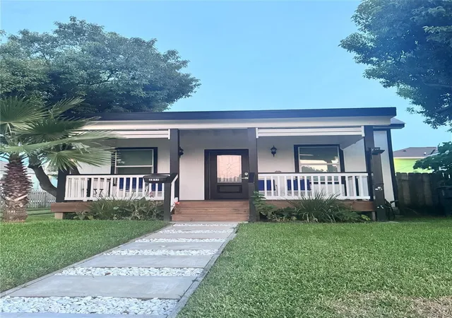 1st image of 2811 Avenue Q 1/2, Galveston, TX 77550 | MLS# 90792643
