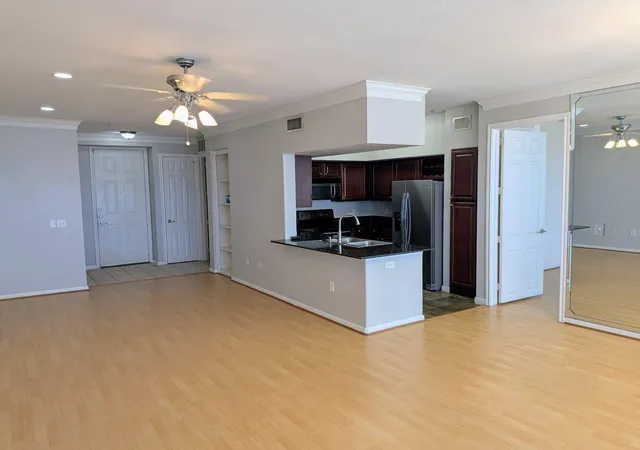 3rd image of 7575 Kirby Dr #2416, Houston, TX 77030 | MLS# 36714721