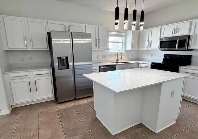 Photo 3 of Sale Pending at 10023 Date Meadow Ln, Tomball, TX 77375 | MLS# 58857020 | Listing updated on 2026-10-10