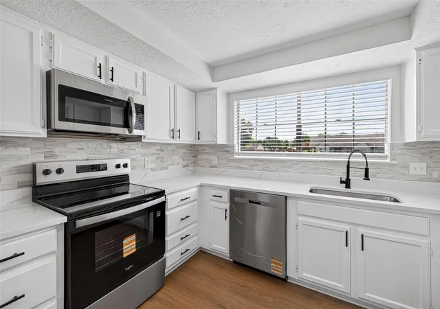 Homes for sale in Sugar Land, TX | 10102 Old Towne Ln, Sugar Land, TX 77498 | MLS# 17998540