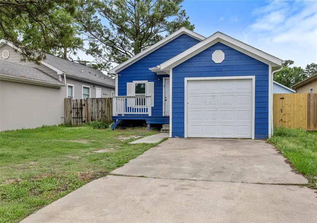 Photo 3 of Single family home for sale at 11938 Greenglen Dr, Houston, TX 77044 | MLS# 3908816 | Listing updated on 2026-07-25