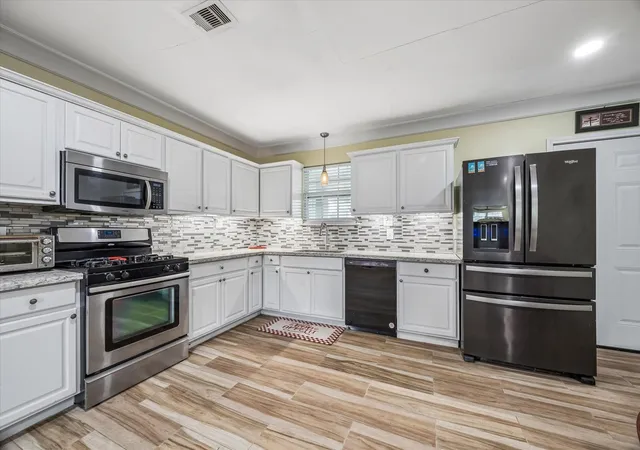 Photo 2 of Single family home for sale at 6605 Fairway Dr, Galveston, TX 77551 | MLS# 36844145 | Listing updated on 2026-09-19