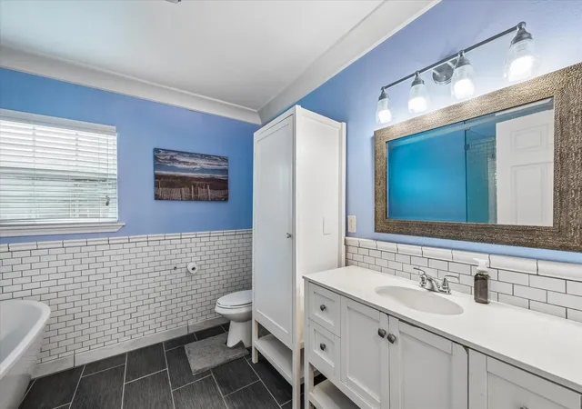 Photo 4 of Single family home for sale at 6605 Fairway Dr, Galveston, TX 77551 | MLS# 36844145 | Listing updated on 2026-09-19