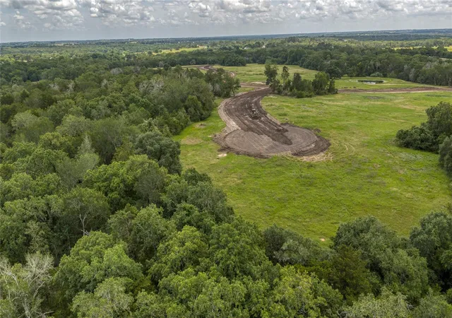2nd image of 4 Hillwood Lane, Brenham, TX 77833 | MLS# 95699426