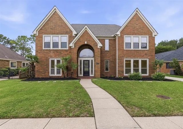 Photo 3 of Single family home for sale at 2312 Pebble Beach Dr, League City, TX 77573 | MLS# 26494436 | Listing updated on 2026-09-13