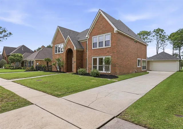 Photo 4 of Single family home for sale at 2312 Pebble Beach Dr, League City, TX 77573 | MLS# 26494436 | Listing updated on 2026-09-13
