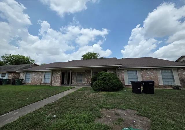 2nd image of 12738 Shannon Hills Dr, Houston, TX 77099 | MLS# 98886955
