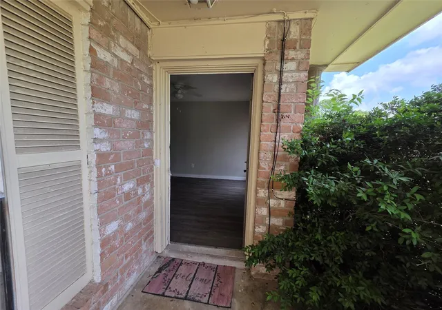 3rd image of 12738 Shannon Hills Dr, Houston, TX 77099 | MLS# 98886955