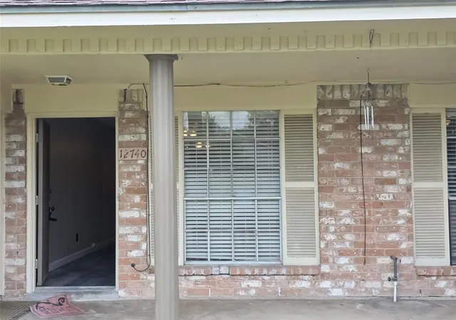 4th image of 12738 Shannon Hills Dr, Houston, TX 77099 | MLS# 98886955