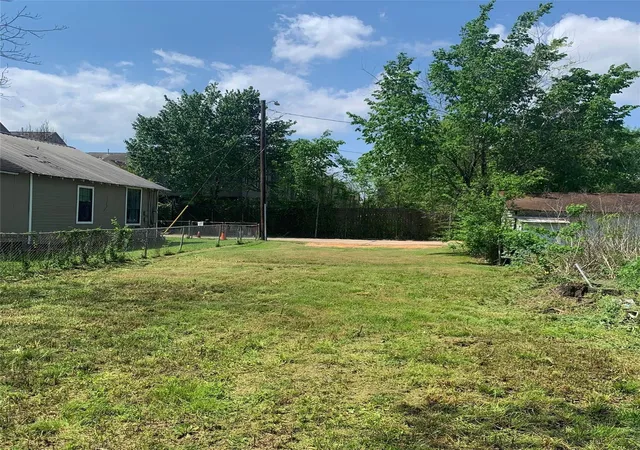 Photo 3 of Land for sale at 3 Bace Ct, Houston, TX 77007 | MLS# 36241557 | Listing updated on 2026-06-09