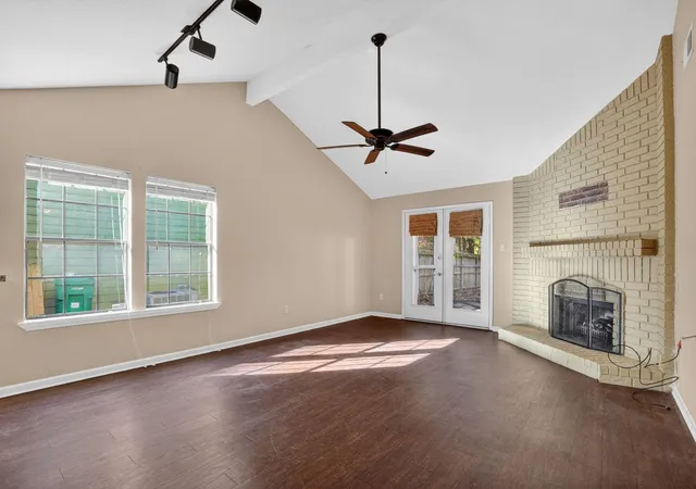 Photo 2 of Single family home for sale at 10 Greenbud Ct, Spring, TX 77380 | MLS# 14408285 | Listing updated on 2026-08-01