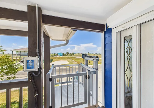 3rd image of 162 Sailfish Dr, Rockport, TX 78382 | MLS# 52990801