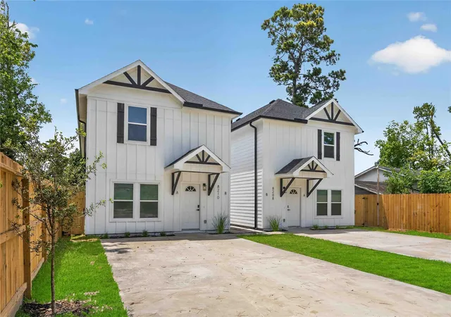 2nd image of 8210 Sterlingshire St #A/B, Houston, TX 77078 | MLS# 29059047