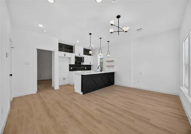 4th image of 8210 Sterlingshire St #A/B, Houston, TX 77078 | MLS# 29059047