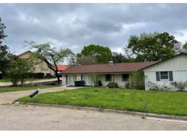 Photo 3 of Single family home for sale at 120 Parkgate St, Conroe, TX 77304 | MLS# 47338347 | Listing updated on 2026-09-17