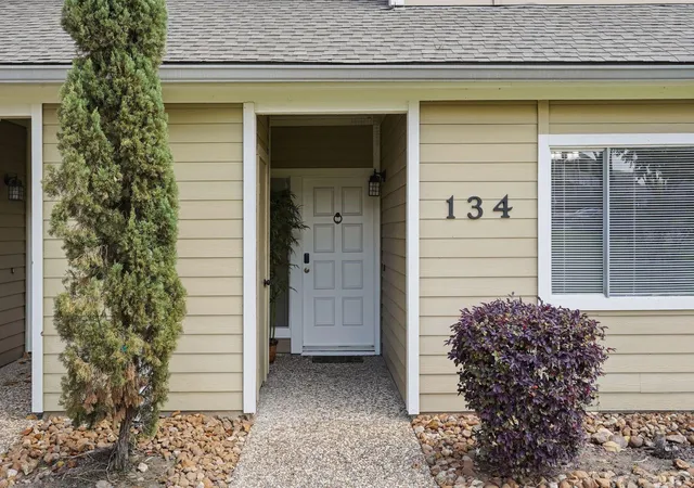 2nd image of 134 April Point Dr S, Montgomery, TX 77356 | MLS# 91461138
