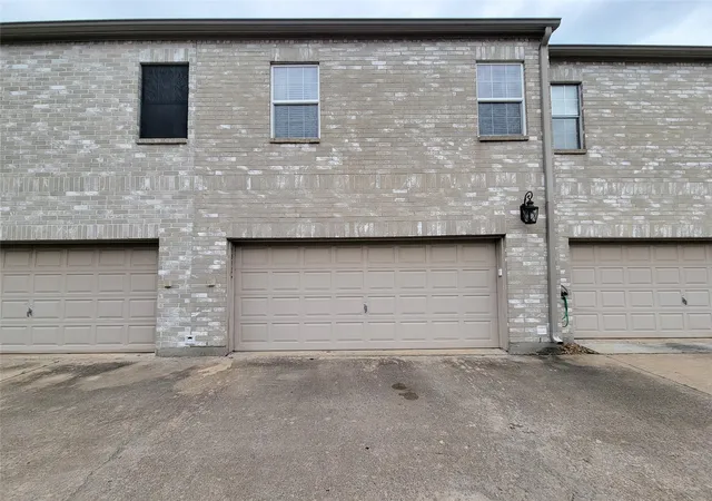 2nd image of 3032 Holly Hall St #3032, Houston, TX 77054 | MLS# 59325351