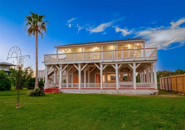 1st image of 510 Surf Oaks Dr, Seabrook, TX 77586 | MLS# 75481277