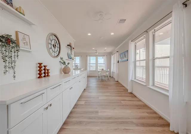 5th image of 510 Surf Oaks Dr, Seabrook, TX 77586 | MLS# 75481277