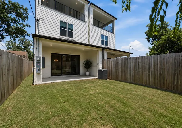 Photo 3 of Single family home for sale at 110 E 28th Street, Houston, TX 77008 | MLS# 9908304 | Listing updated on 2026-09-19