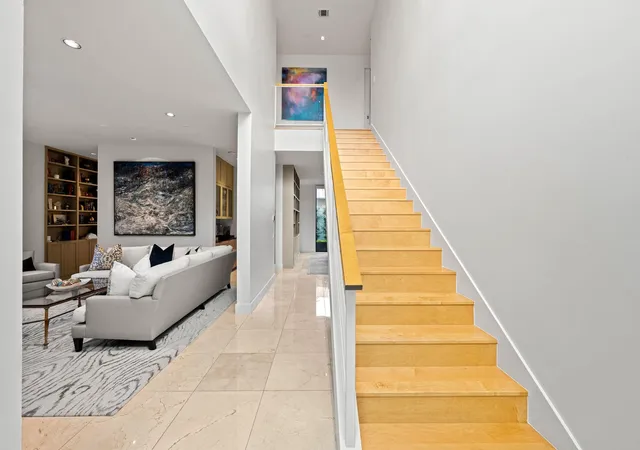 4th image of 2114 Potomac Dr #A, Houston, TX 77057 | MLS# 72376473