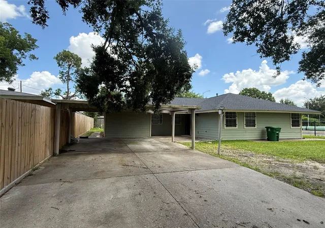 Photo 1 of Sale Pending at 5651 Lyndhurst Dr, Houston, TX 77033 | MLS# 61509341 | Listing updated on 2026-09-18