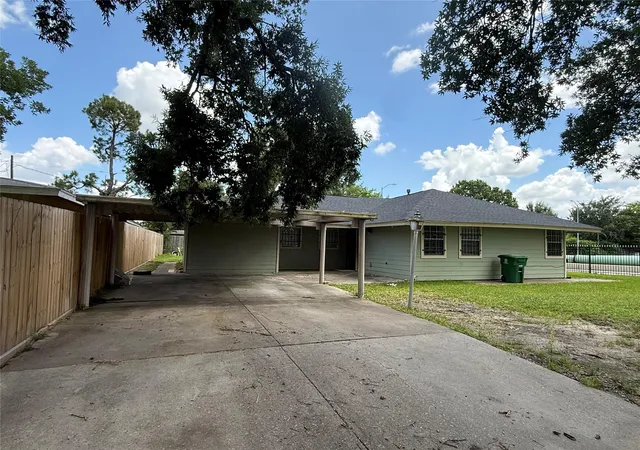 Photo 2 of Sale Pending at 5651 Lyndhurst Dr, Houston, TX 77033 | MLS# 61509341 | Listing updated on 2026-09-18