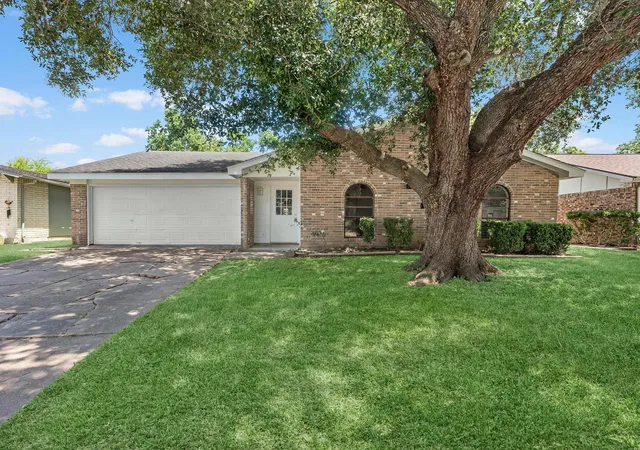 1st image of 2006 Crestmont Cir, Missouri City, TX 77459 | MLS# 74623600