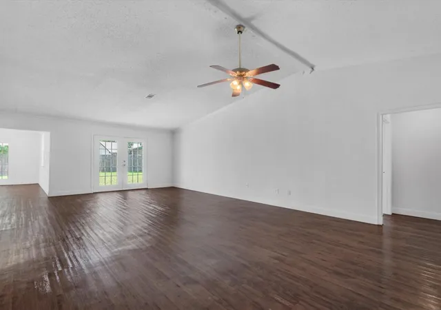 2nd image of 2006 Crestmont Cir, Missouri City, TX 77459 | MLS# 74623600