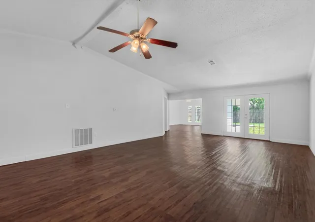 Photo 3 of Single family home for sale at 2006 Crestmont Cir, Missouri City, TX 77459 | MLS# 74623600 | Listing updated on 2026-09-12