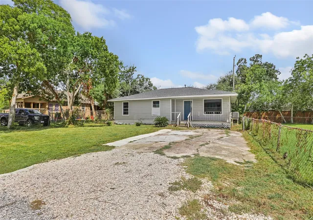 2nd image of 234 Bay Oaks Dr, La Porte, TX 77571 | MLS# 59499388