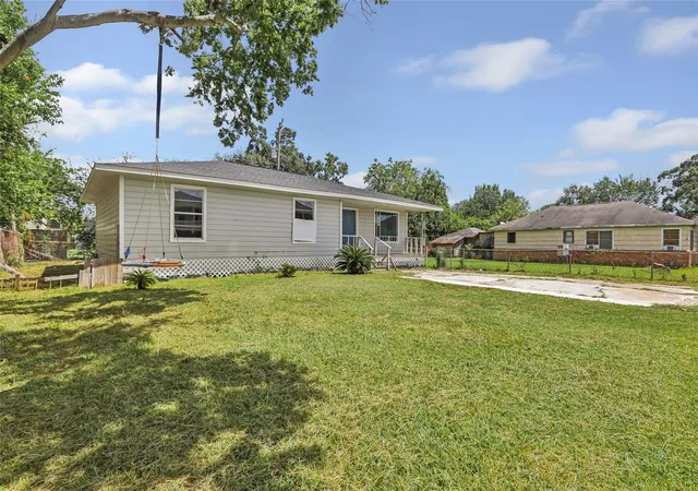 3rd image of 234 Bay Oaks Dr, La Porte, TX 77571 | MLS# 59499388