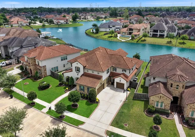 2nd image of 5403 Rouchel Brook Ln, Sugar Land, TX 77479 | MLS# 26579265