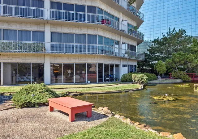 5th image of 5050 Woodway Dr #2D, Houston, TX 77056 | MLS# 52534207