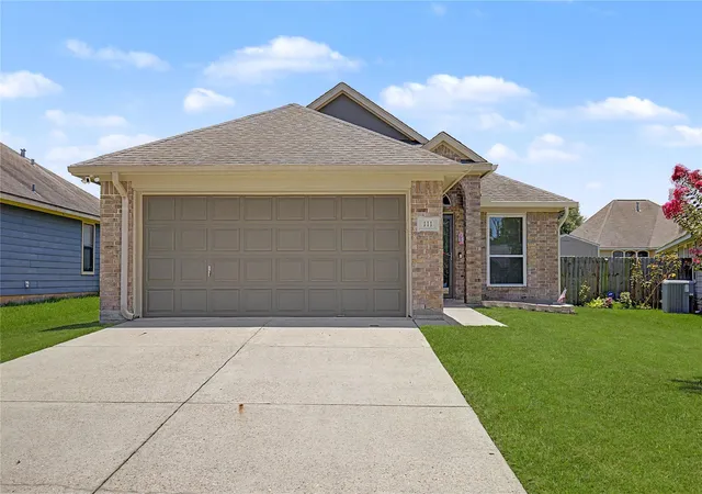 Photo 1 of Single family home for sale at 111 Enfield Ct, Huntsville, TX 77320 | MLS# 85485004 | Listing updated on 2026-09-12