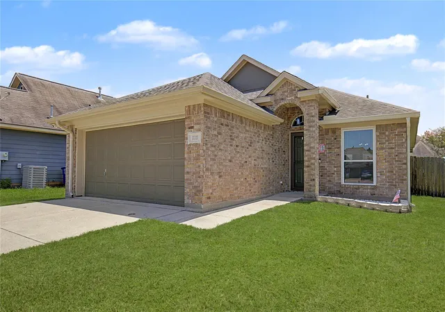 Photo 2 of Single family home for sale at 111 Enfield Ct, Huntsville, TX 77320 | MLS# 85485004 | Listing updated on 2026-09-12