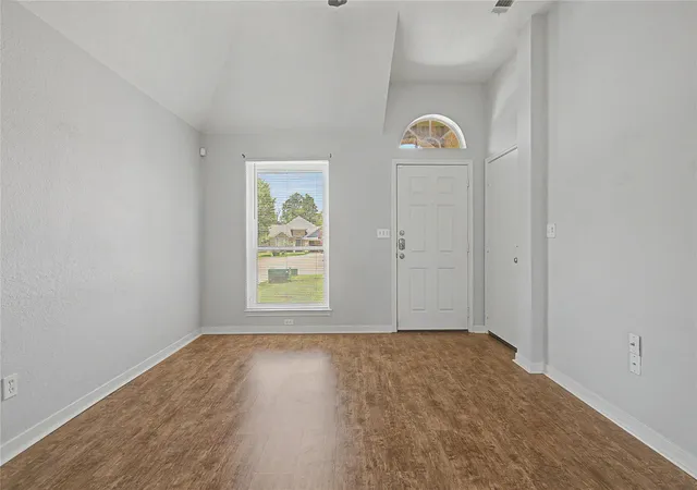 Photo 3 of Single family home for sale at 111 Enfield Ct, Huntsville, TX 77320 | MLS# 85485004 | Listing updated on 2026-09-12