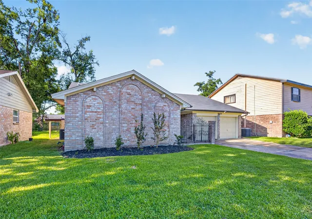 3rd image of 8430 Gallahad St, Houston, TX 77078 | MLS# 70287196