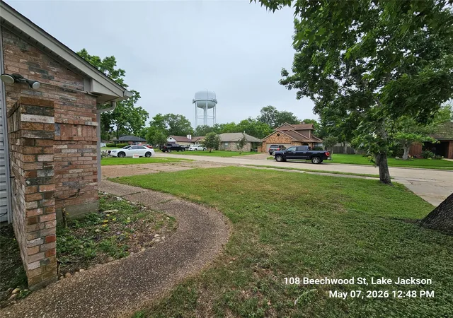 36th image of 108 Beechwood St, Lake Jackson, TX 77566 | MLS# 34444271