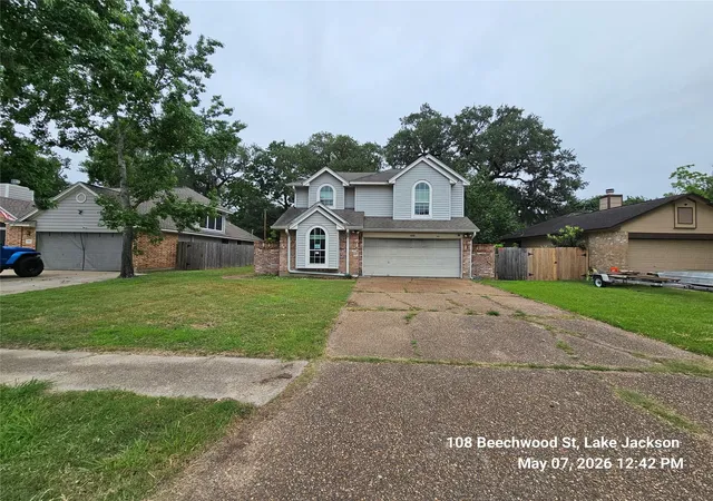 3rd image of 108 Beechwood St, Lake Jackson, TX 77566 | MLS# 34444271