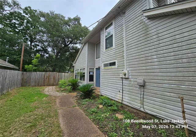 5th image of 108 Beechwood St, Lake Jackson, TX 77566 | MLS# 34444271
